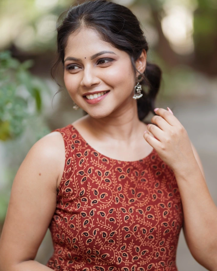 Vijaya Babar is a Gorgeous Indian Actress & a Beautiful Model