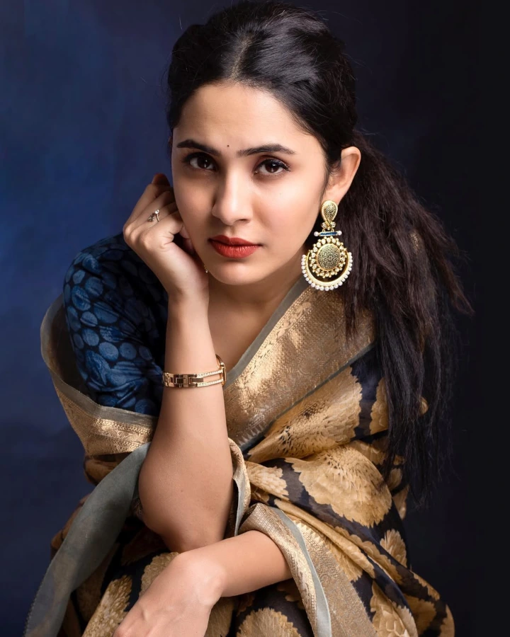 Anushka Sarkate Saree Image