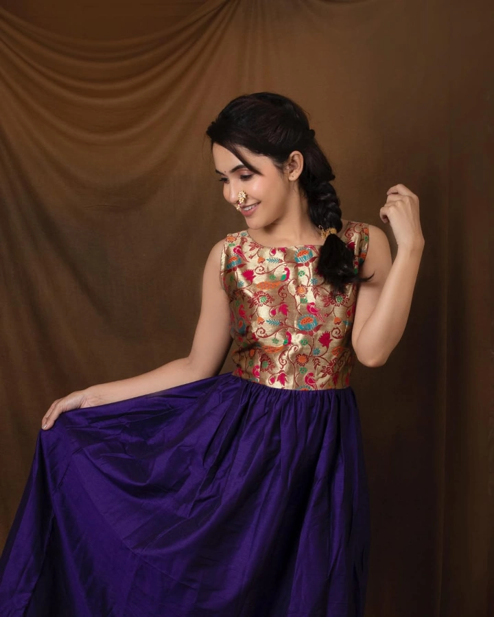 Anushka Sarkate Twitter