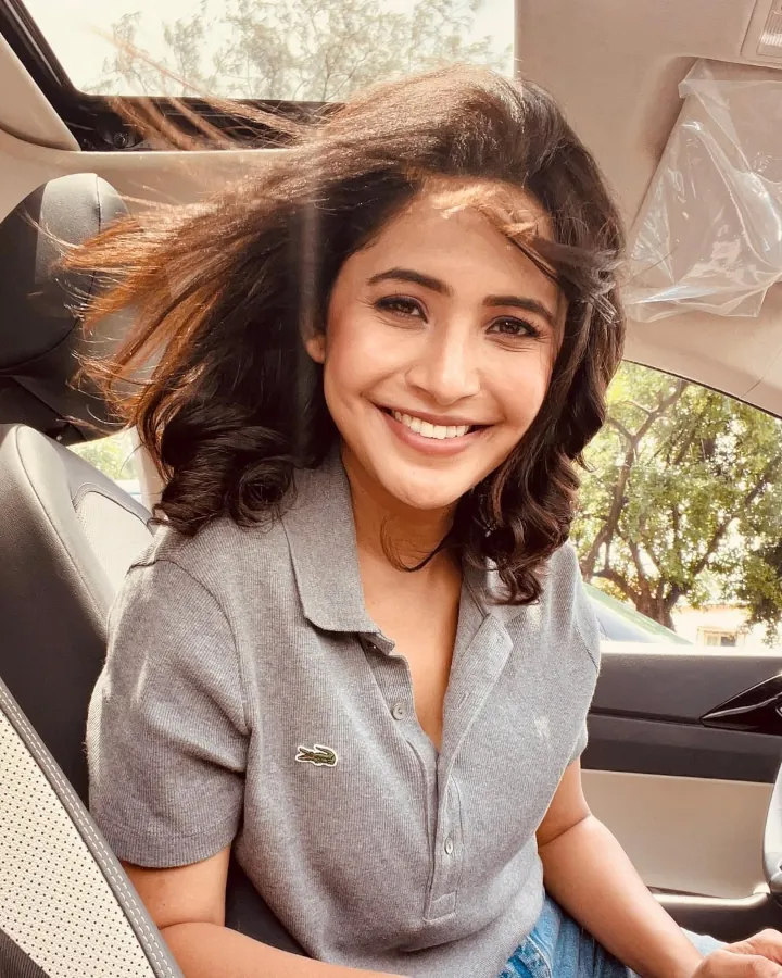 Anushka Sarkate has beautiful Dark Brown eyes