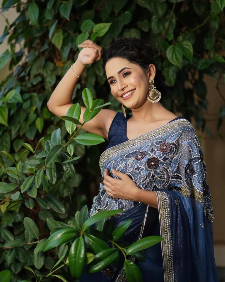 Anushka Sarkate in Bangla