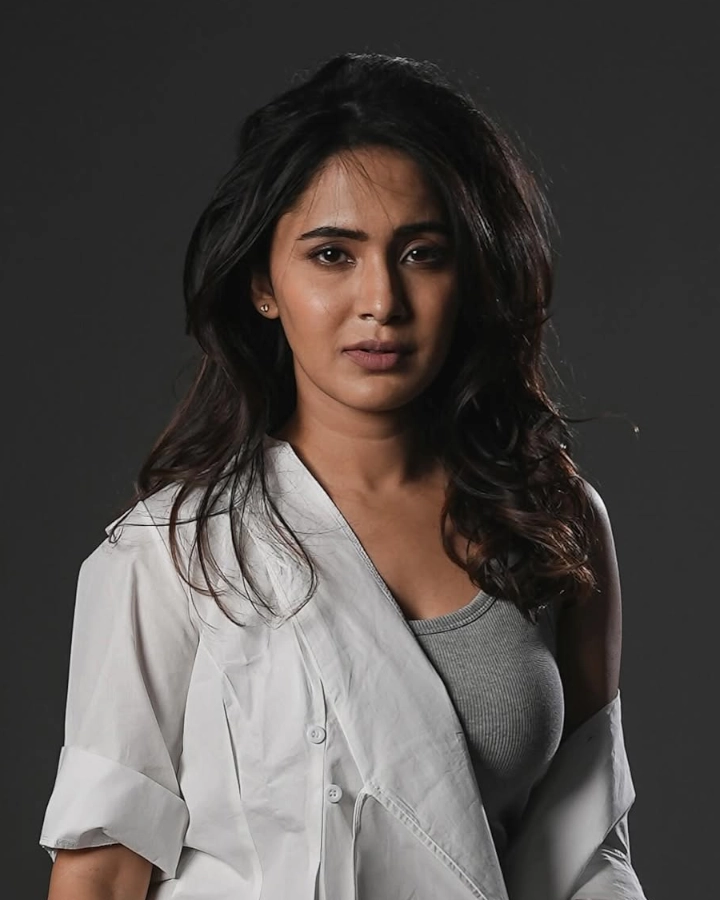 Anushka Sarkate in Jabraat