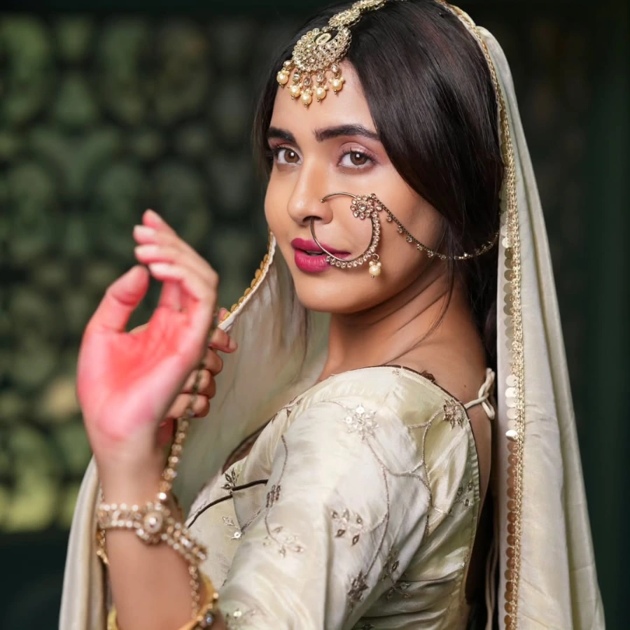 Anushka Sarkate is not married yet