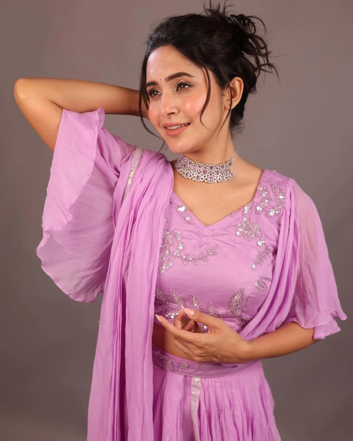 Anushka Sarkate looking Cute in Salwar Kameez