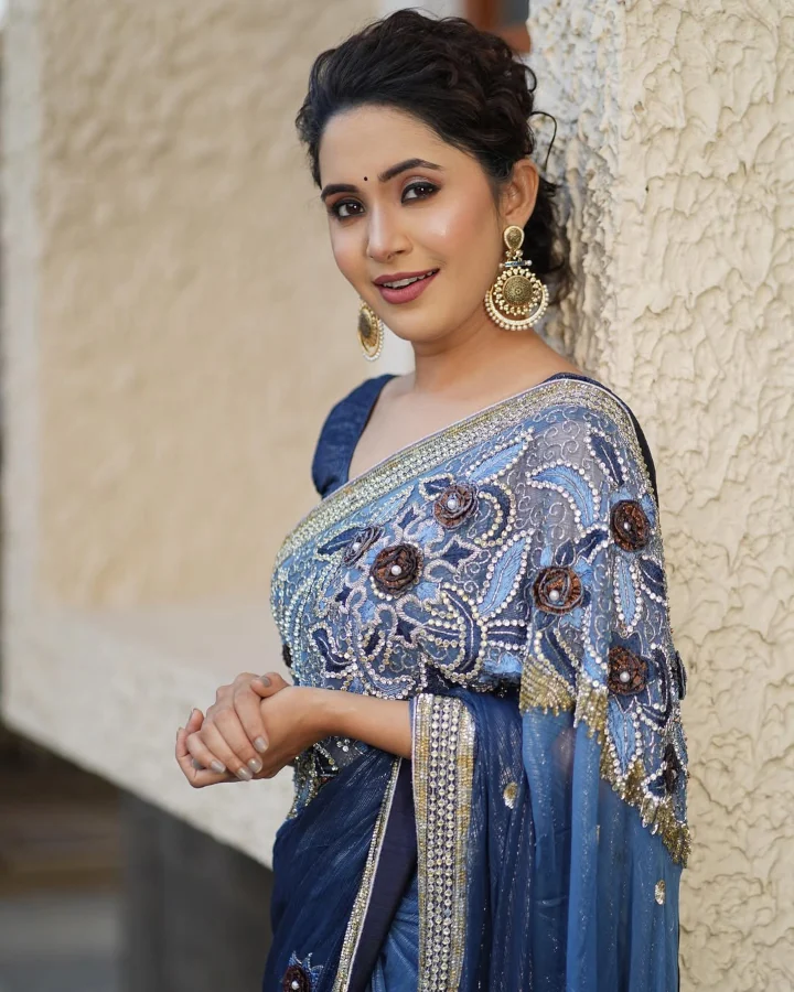 Anushka Sarkate looking Cute in Saree