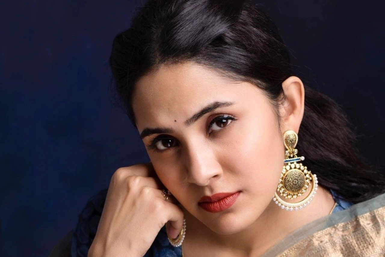 Anushka Sarkate (Marathi Film & Television Actress) Age, Biography, Boyfriend, Marriage, Husband, Family, TV Shows, Films, Web-series, Music Videos & More