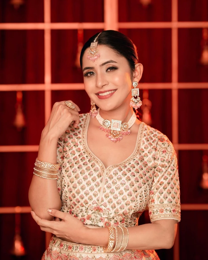 Anushka Sarkate's Fabulous Eyes