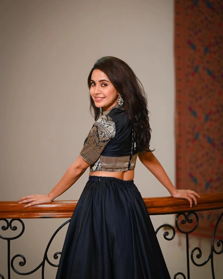 Anushka Sarkate's Hot Dress