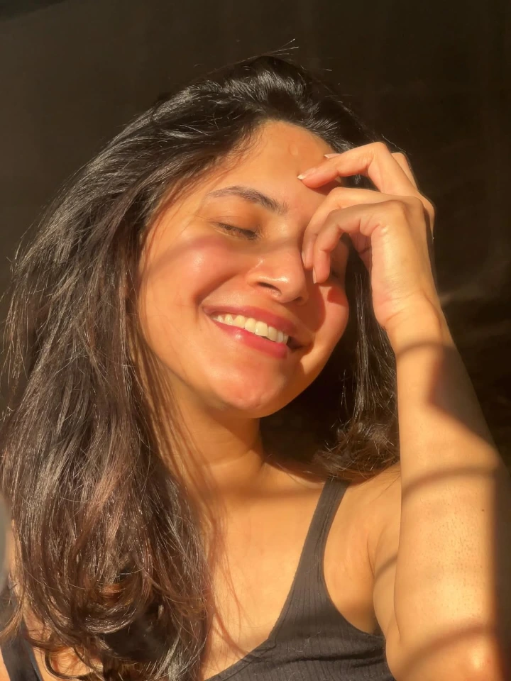 Anushka Sarkate's Hottest Looks