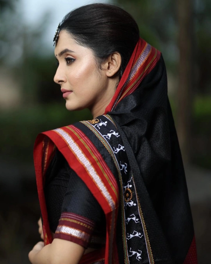 Anushka Sarkate's Latest Image as a Bride