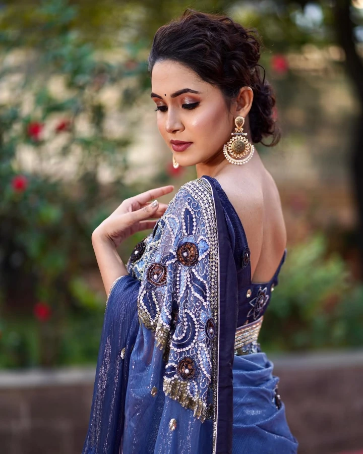 Anushka Sarkate's beautiful back