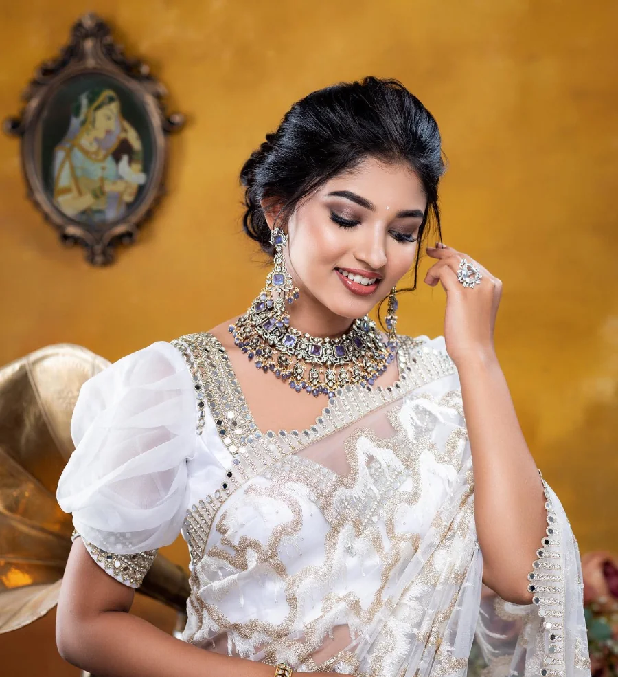 Rachana Inder's Cute Pose for Image