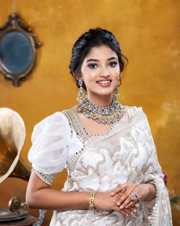 Rachana Inder's Hot Looks in Indian Attire