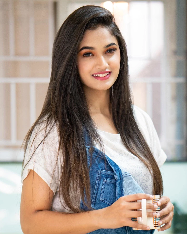 Reeshma Nanaiah has beautiful Dark Brown eyes