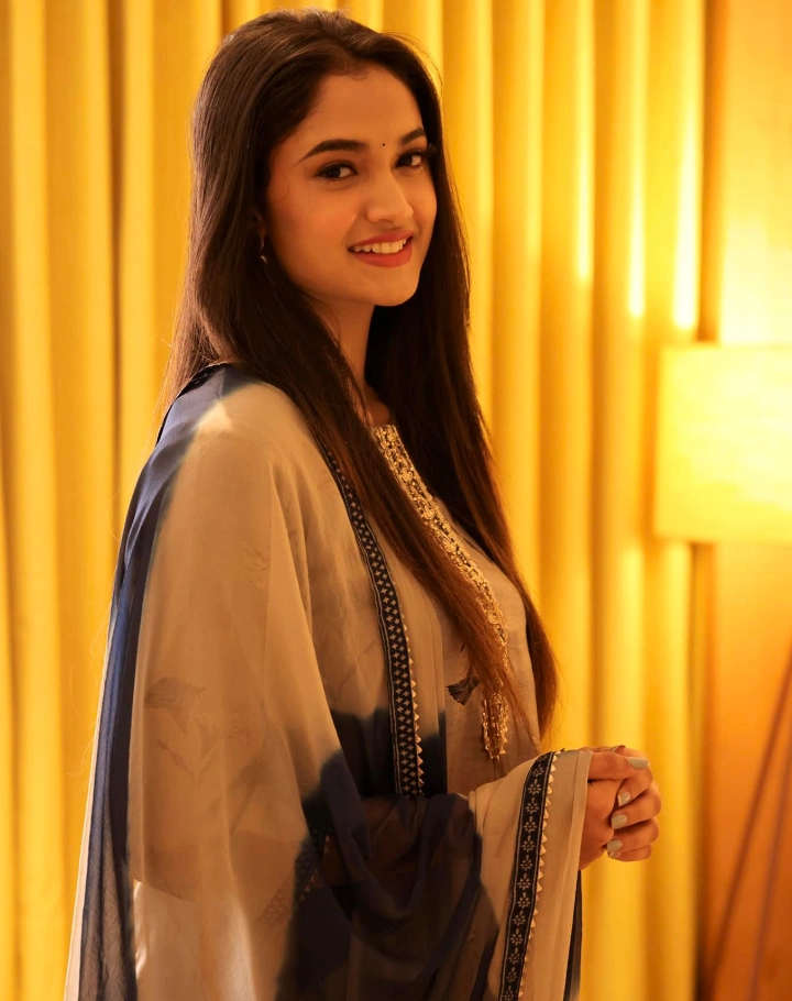 Reeshma Nanaiah looking beautiful in Salwar Kameez