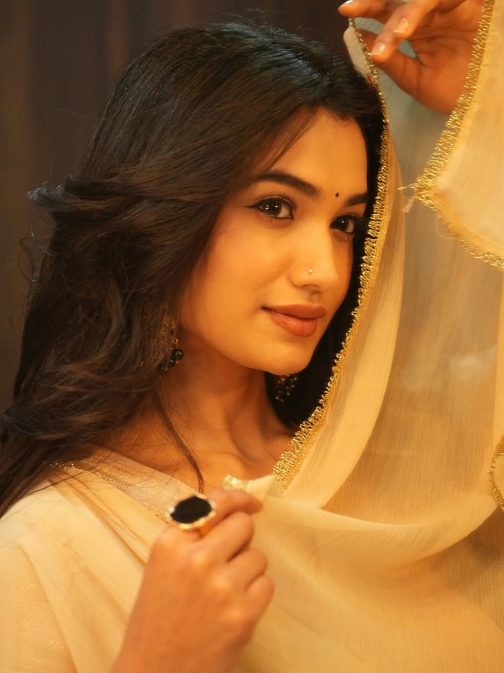 Reeshma Nanaiah's Cute Pose for Image