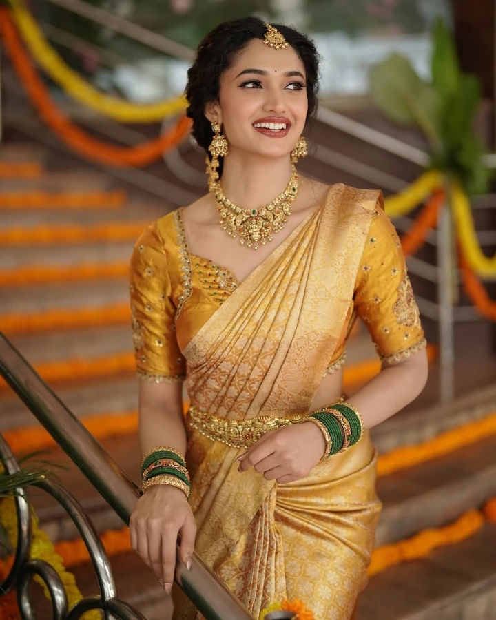 Reeshma Nanaiah's Hot Looks in Indian Attire