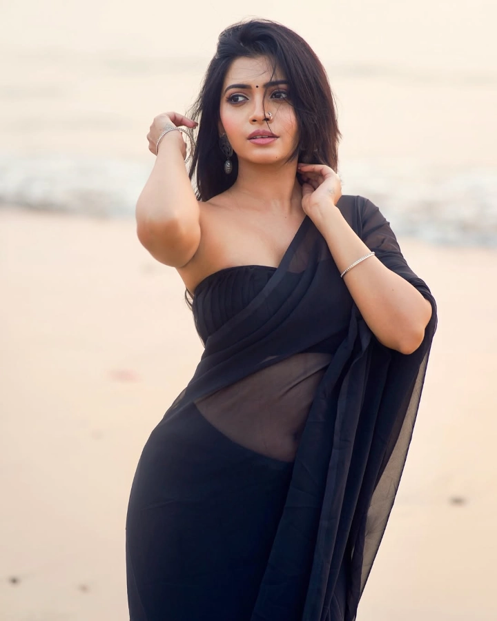 Ruchira Jadhav in Beautiful Black Saree