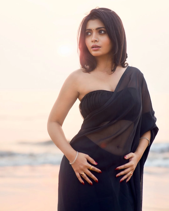 Ruchira Jadhav in Hot Saree Image