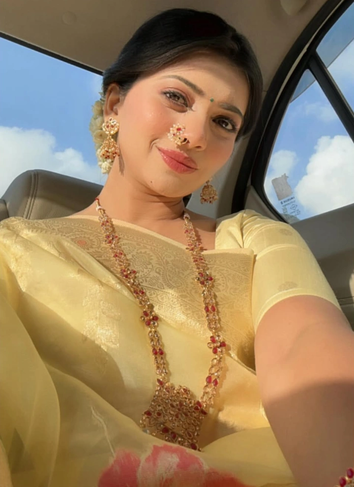 Ruchira Jadhav is also very fond of imitation jewellery and shoes