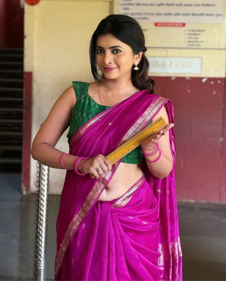 Ruchira Jadhav is fluent in Marathi, Hindi & English languages