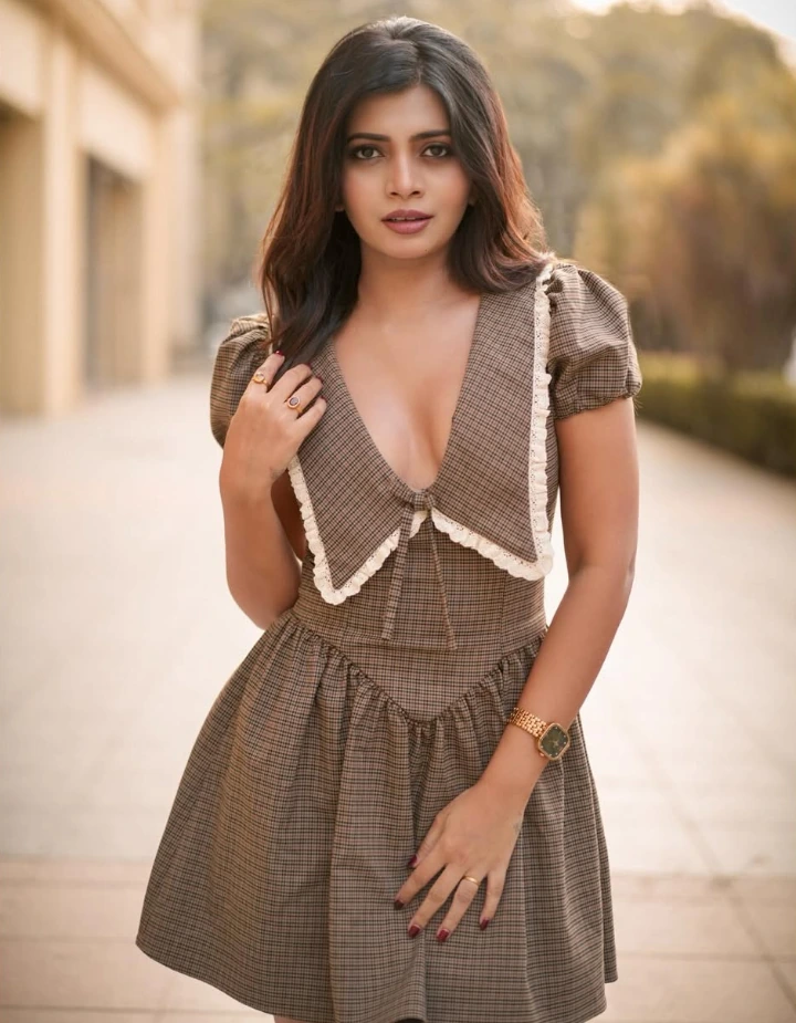 Ruchira Jadhav's Gorgeous Looks
