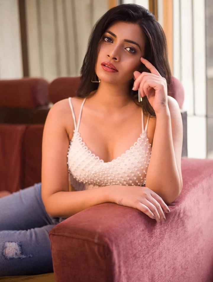 Ruchira Jadhav's Hot Cleavage