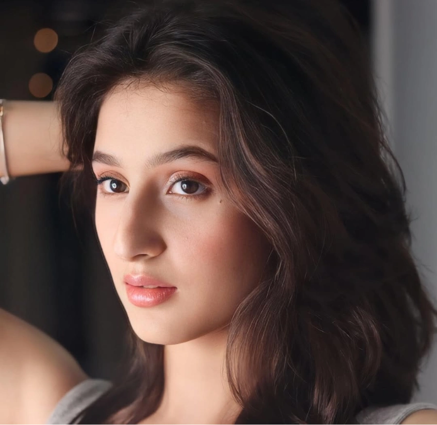 Samridhi Puri Looking Stunningly Gorgeous