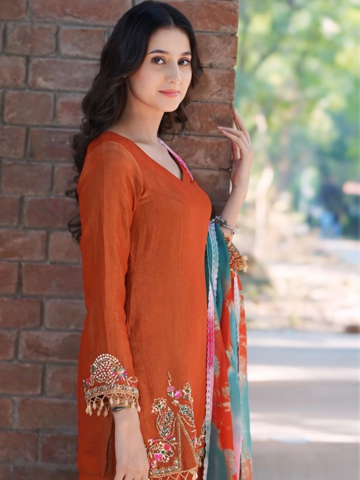 Samridhi Puri in Sheesha