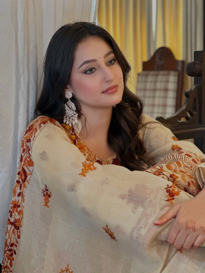 Samridhi Puri in VARDAT