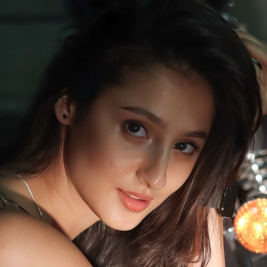 Samridhi Puri is a Gorgeous Indian Actress & a Beautiful Model
