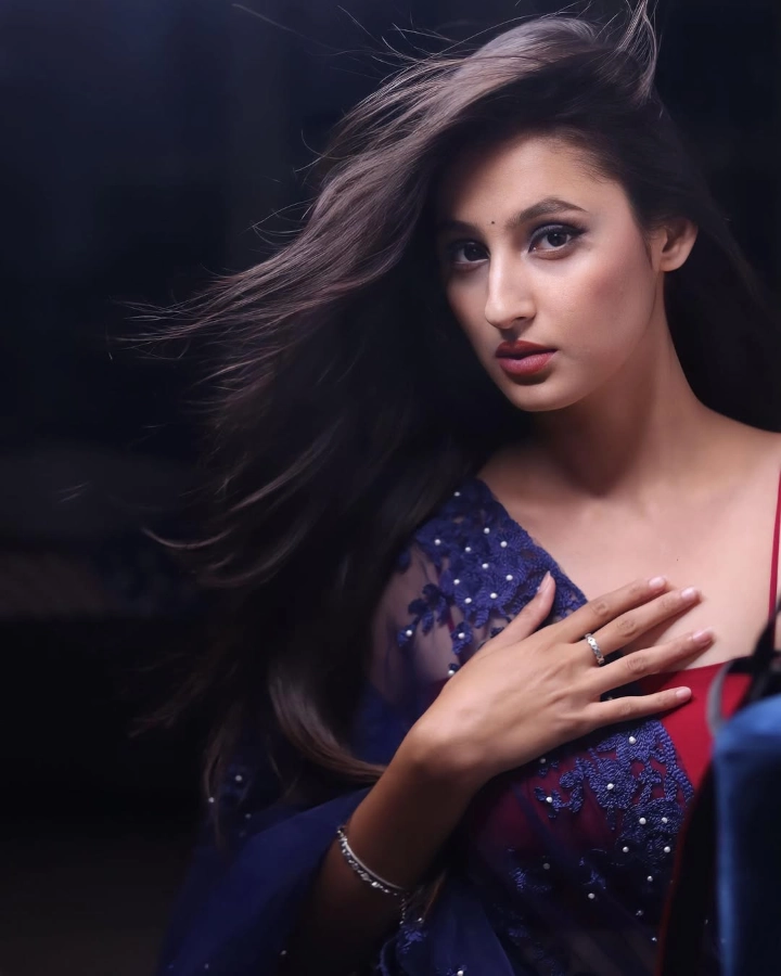 Samridhi Puri is very much in love of doing nail art