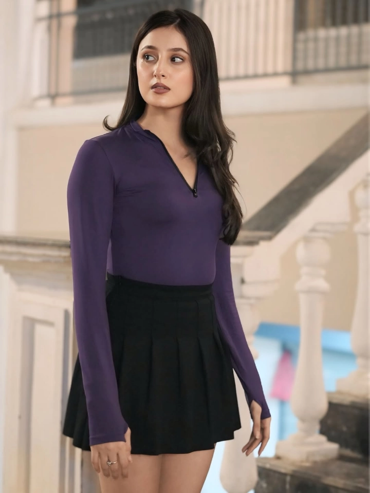 Samridhi Puri showing off her Beautiful Thighs