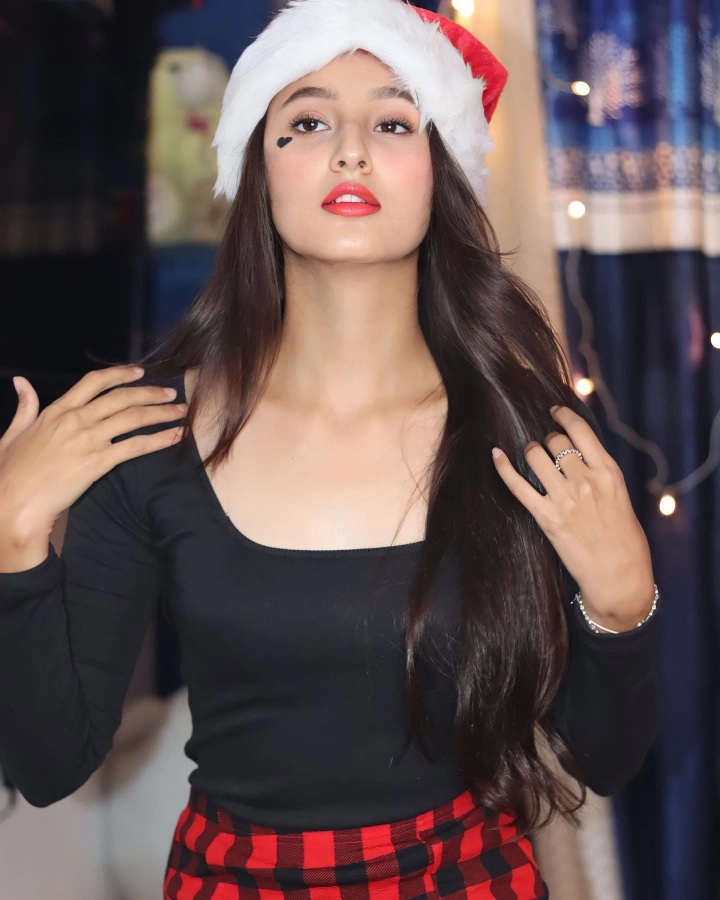 Samridhi Puri's Cute Pose for Image