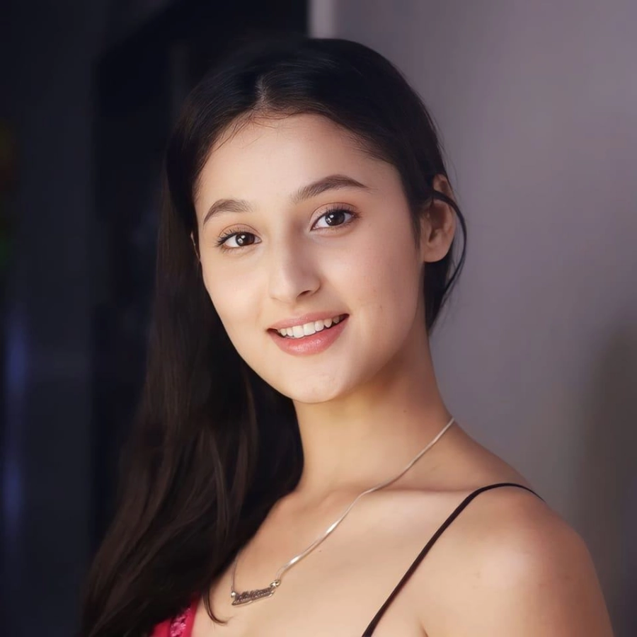 Samridhi Puri's Hot Cleavage