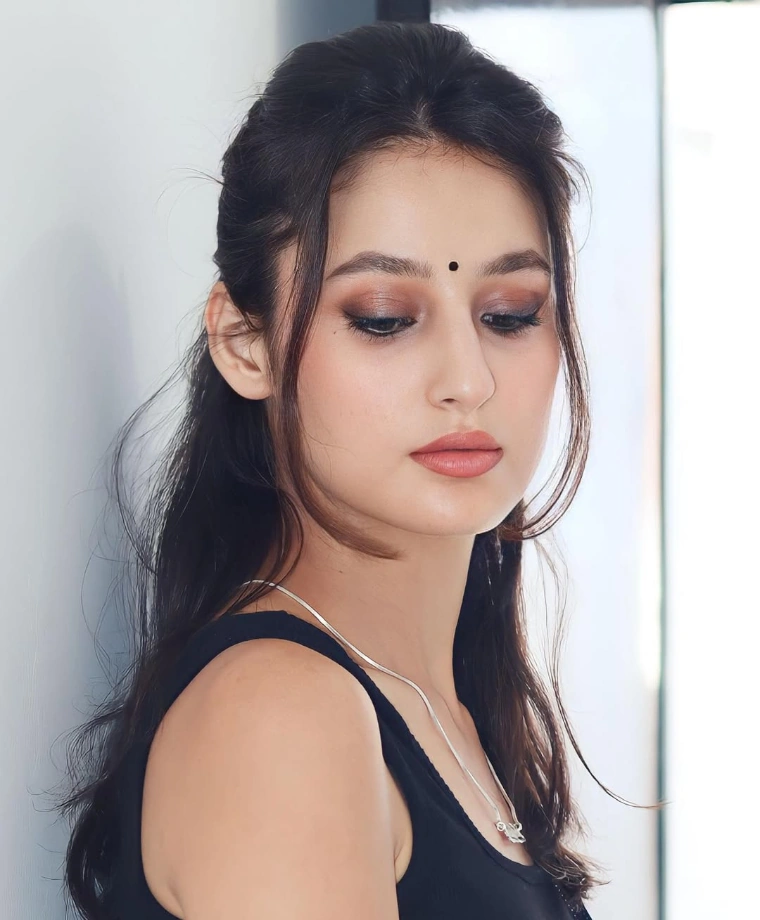 Samridhi Puri's Hottest Looks