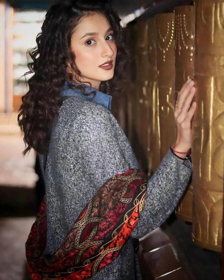 Samridhi Puri's Lovely Back