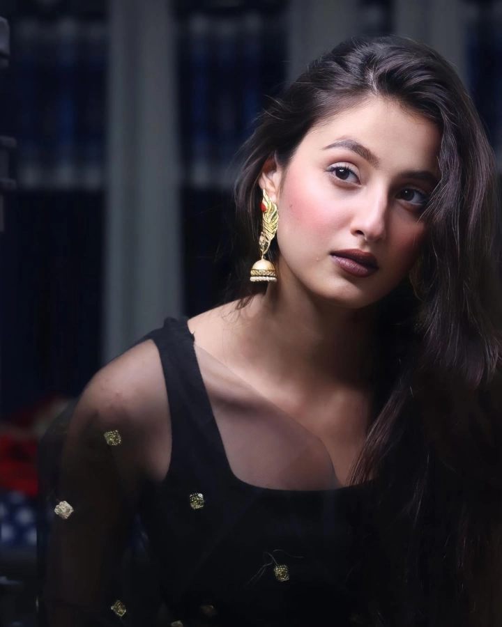 Samridhi Puri's Pretty Face (2)