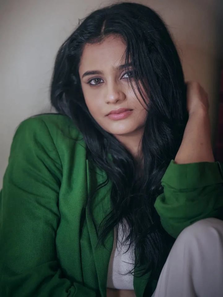 Sharvari Jog Biography