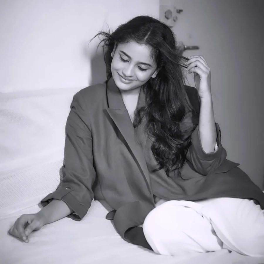 Sharvari Jog Instagram Images