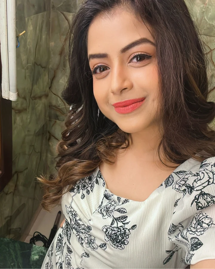 Tanvi Mundle Facebook Images