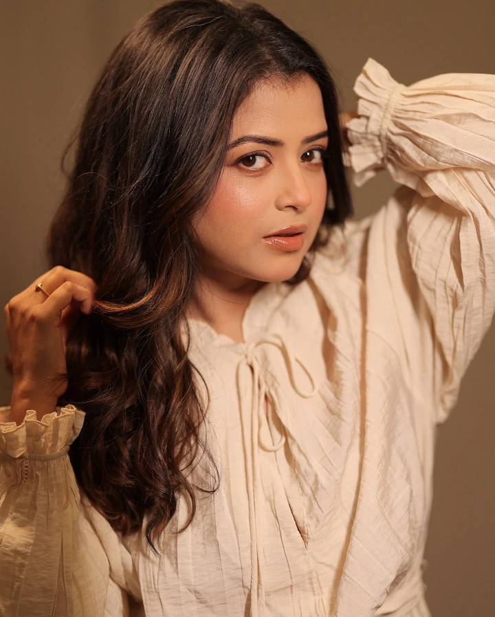 Tanvi Mundle Looking Stunningly Gorgeous