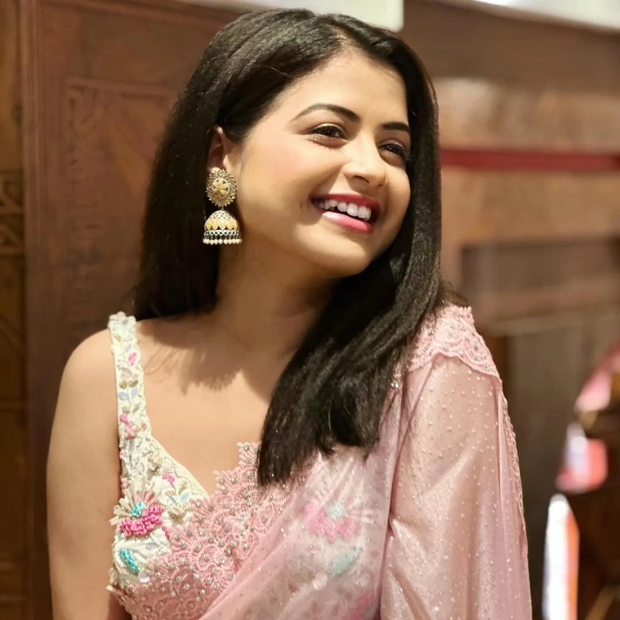 Tanvi Mundle Social Media