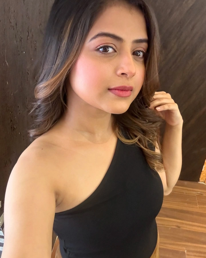 Tanvi Mundle is also a Beautiful Indian Social Media Influencer