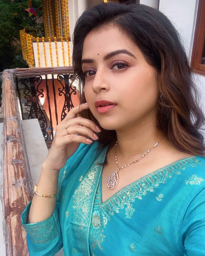 Tanvi Mundle looking Cute in Salwar Kameez