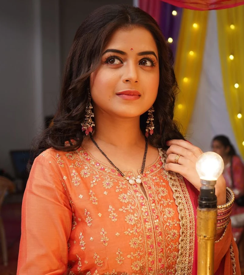 Tanvi Mundle looking beautiful in Salwar Kameez