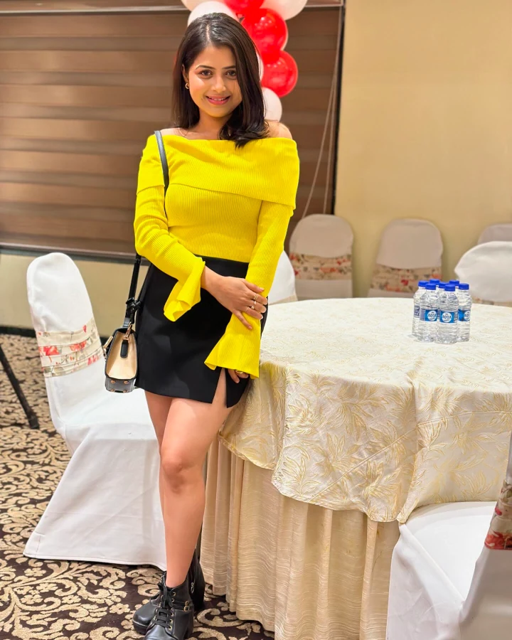 Tanvi Mundle's Gorgeous Legs & Thighs