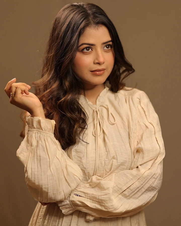 Tanvi Mundle's Long Hair