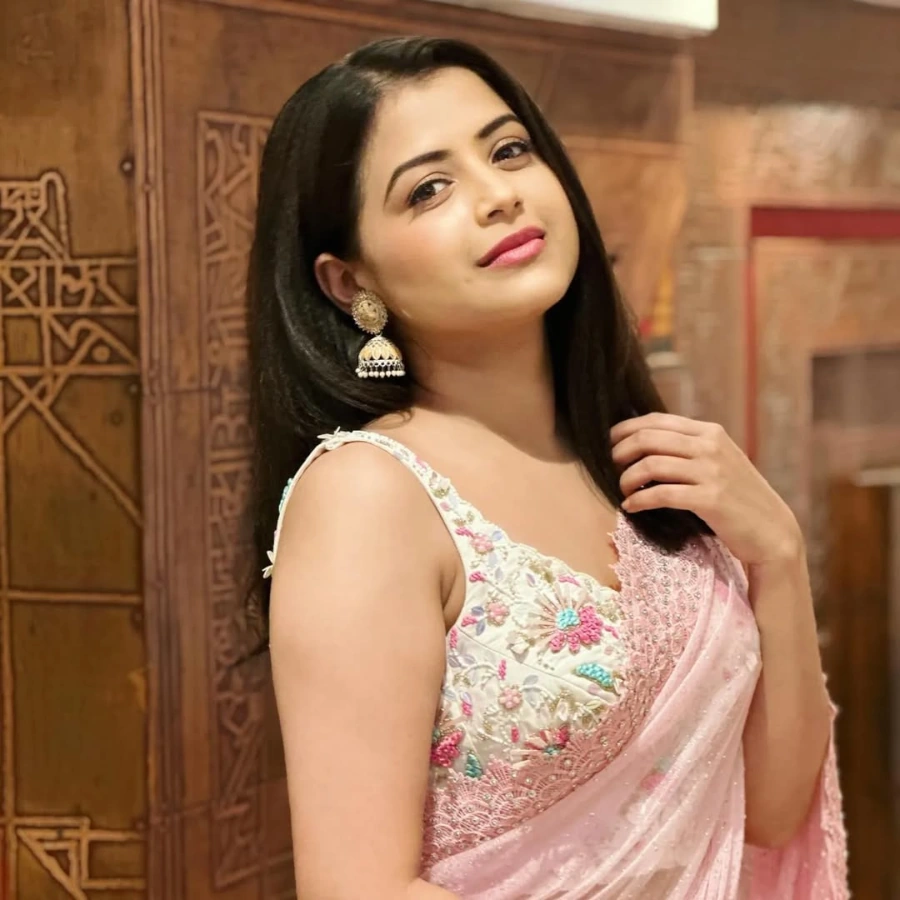 Tanvi Mundle's Pretty Looks