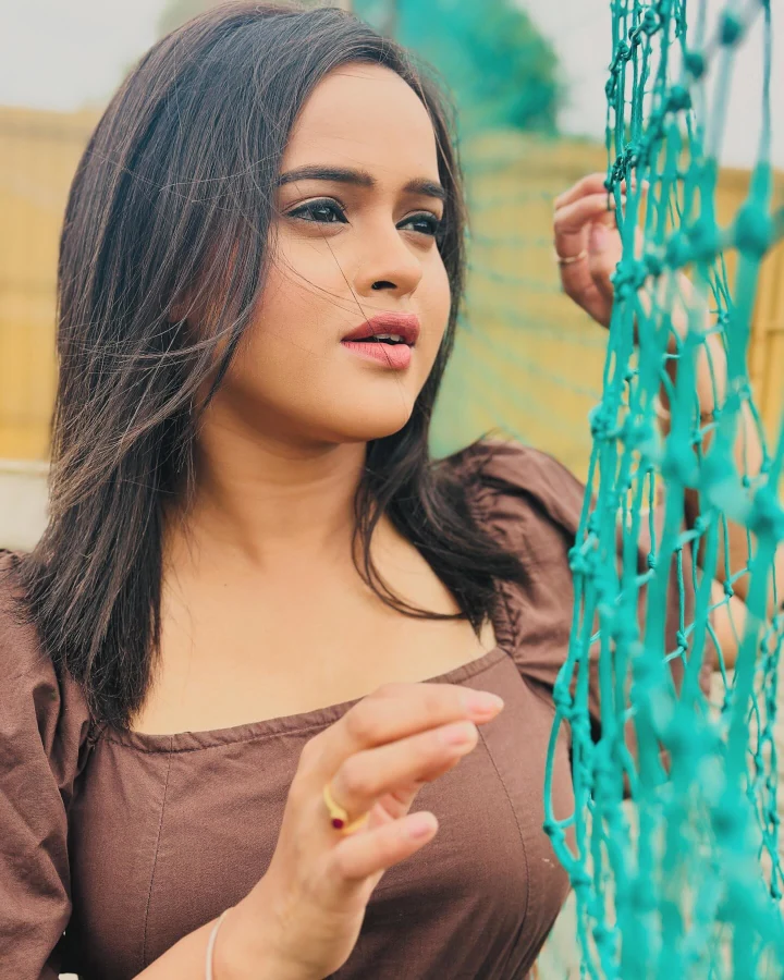 Chinmayee Salvi is a Gorgeous Indian Actress & a Beautiful Model